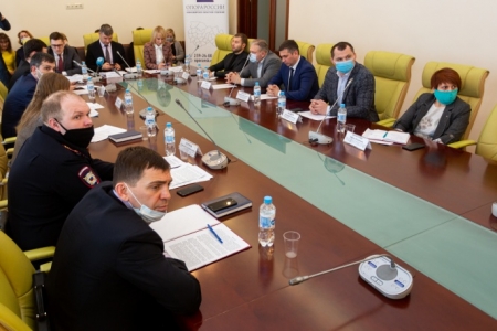 10 февраля представители органов власти, бизнеса и общественности региона провели круглый стол, посвященный борьбе с оборотом нелегальных сигарет в Новосибирской области в 2021 году