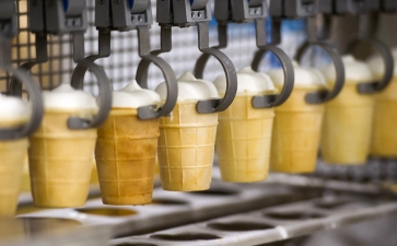Из-за холодов в России упали продажи мороженого, шашлыка и кондиционеров